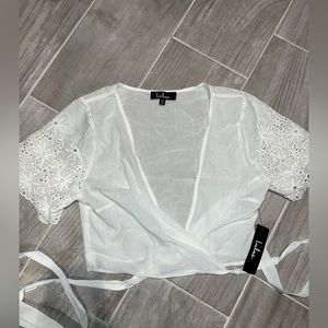 Lulus white crop top with detailed floral sleeves and tie around the waist NWT